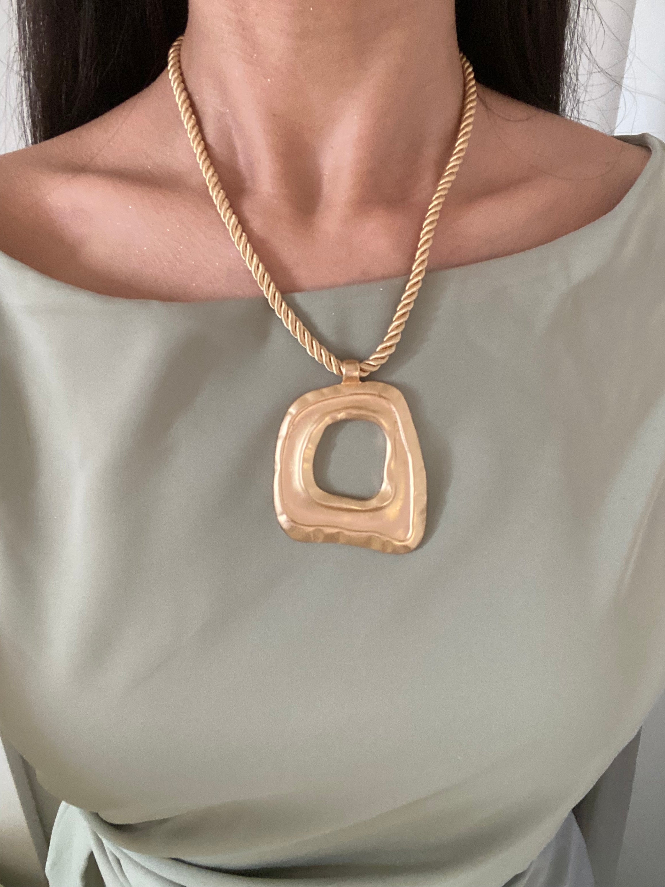 Collier AURA